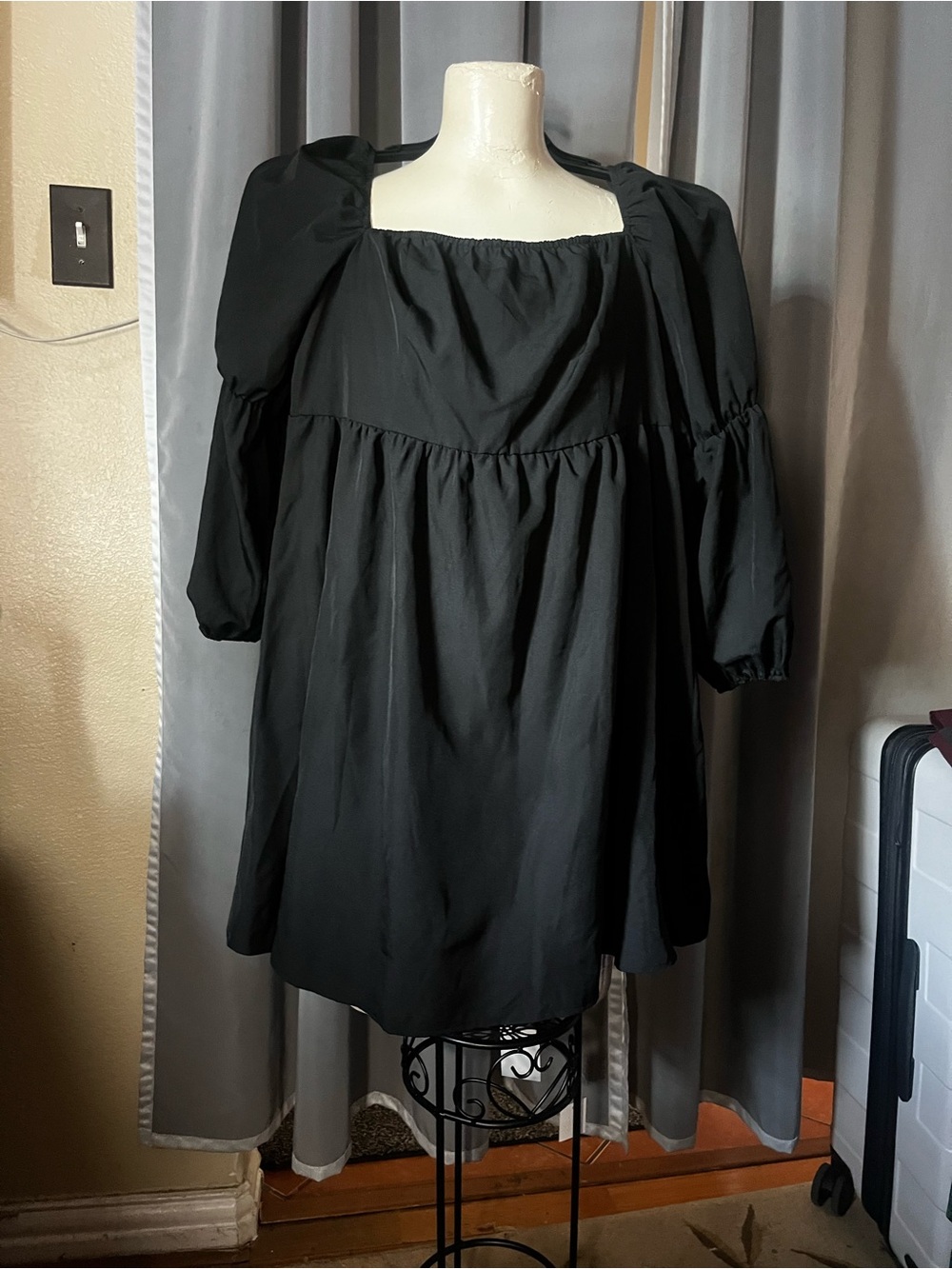 Black Puff-Sleeve dress